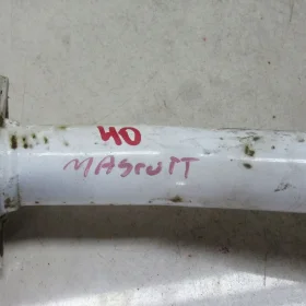 RENAULT MASCOTT BELKA ZDERZAKA 40