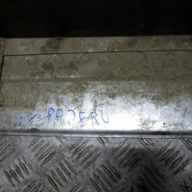 PAJERO III ZDERZAK TYŁ ŚRODKOWY 99- 299